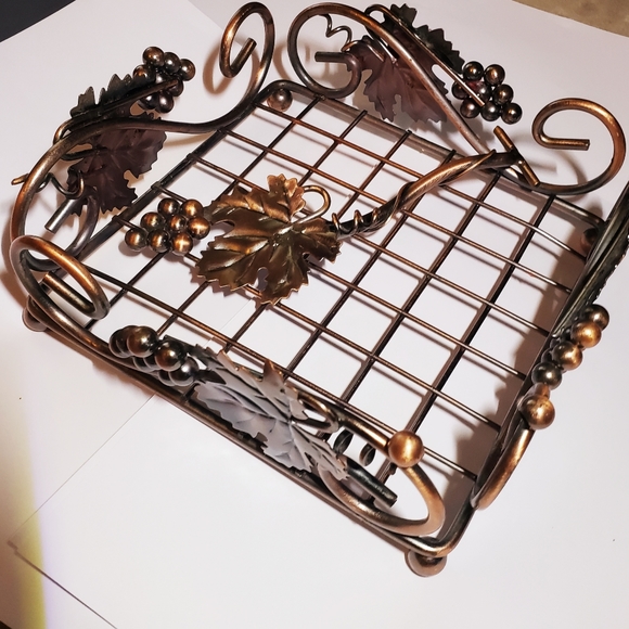 Napkin holder w/weighted pivoted arm & 3 Napkin Rings - Picture 5 of 9